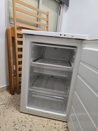 Congelador Zanussi pequeño