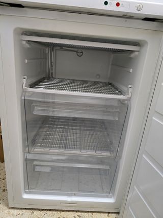 Congelador Zanussi pequeño