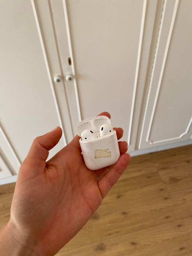 AirPods Apple blancos (viajo, no funcionan)