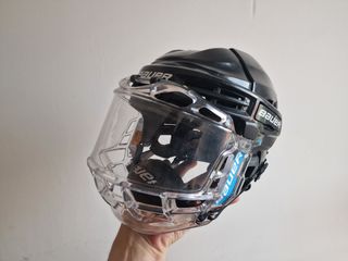 Casco Bauer Hockey patines. Para niño.