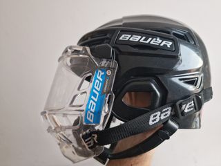 Casco Bauer Hockey patines. Para niño.