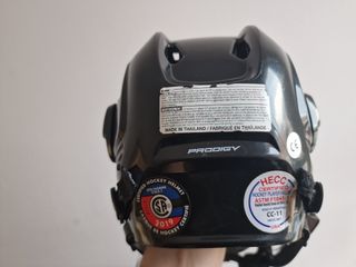Casco Bauer Hockey patines. Para niño.