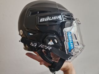 Casco Bauer Hockey patines. Para niño.