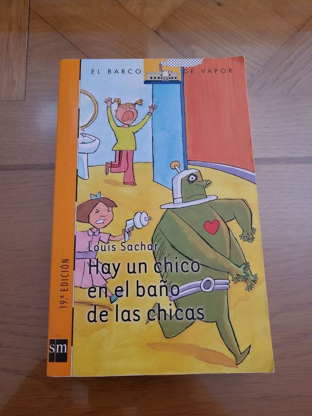 Hay un chico en el baño de las chicas (Spanish ...