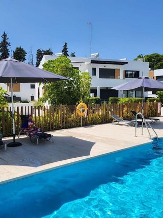 Casa adosada en alquiler en Los Naranjos - Las Brisas en Marbella