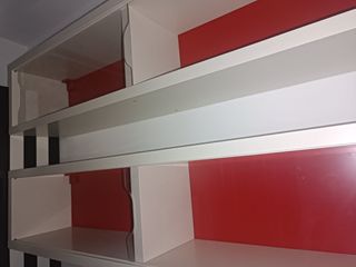 Estantería Ikea blanca y roja.
2 unidades 