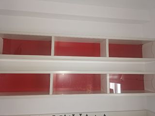 Estantería Ikea blanca y roja.
2 unidades 