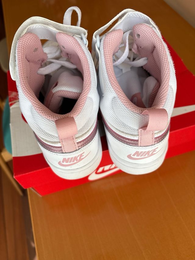 Zapatillas Nike blancas y rosas - 38