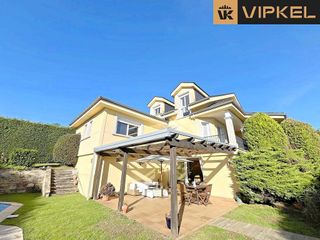 Chalet en venta en Bergondo