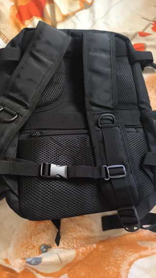 Mochila negra resistente