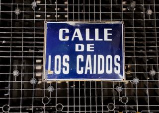 Placa esmaltada Calle Primo de Rivera y Los Caidos