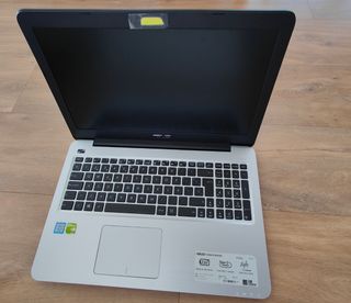 Computer portatile Asus F556U - blu e argento