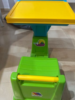 Mesa de actividades infantil pupitre y piano