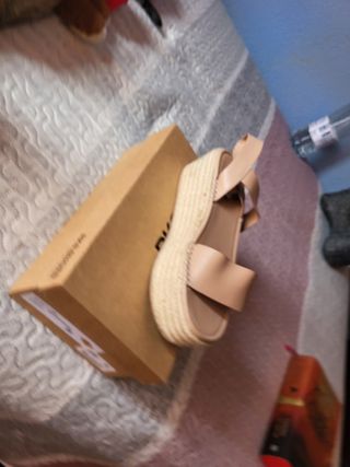 Sandalias cuña Pull&Bear beige