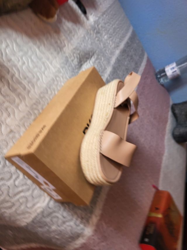 Sandalias cuña Pull&Bear beige