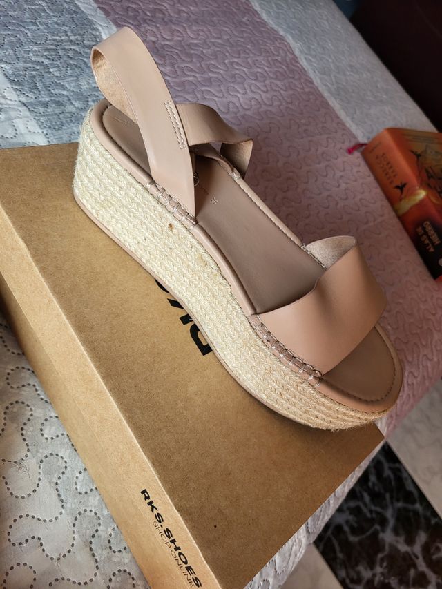 Sandalias cuña Pull&Bear beige