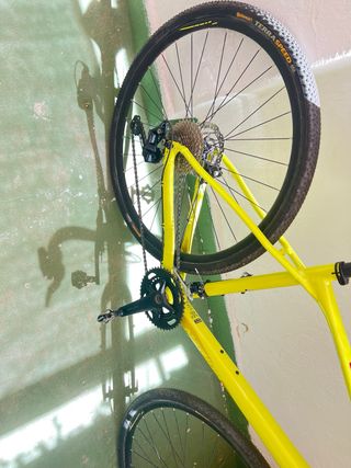 Bicicleta Gravel carbono amarilla