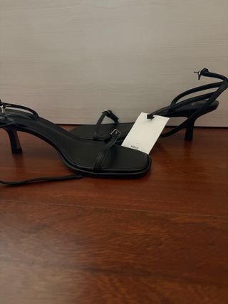 Sandalias negras tacón bajo