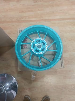 Llanta trasera Yamaha MT-07 azul