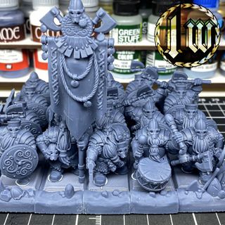 Enanos Huscarles Highlands Miniatures