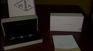 Pulsera Van Cleef & Arpels Alhambra y Tarjetero LV