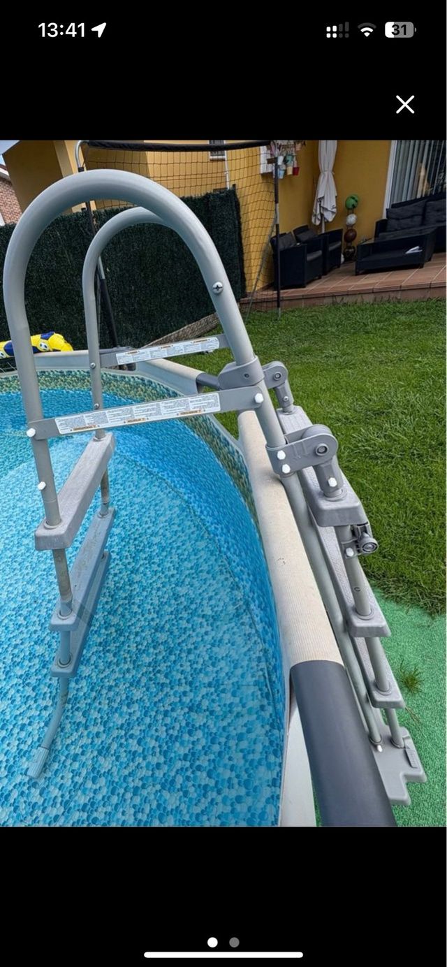 Escalera piscina desmontable gris
