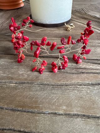 Gargantilla coral roja dorada