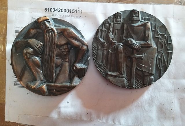 Medallas bronce, relieves históricos