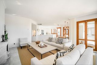 Piso en alquiler en Los Naranjos - Las Brisas en Marbella