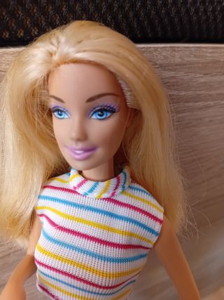 Bambola Barbie Mattel anno 1998 Mani grandi.