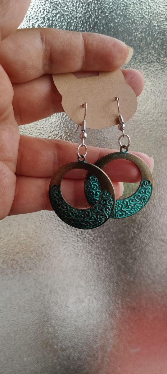 Pendientes dorados y verdes
Ver más en mi perfil 