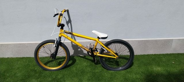 BMX Decathlon dorada