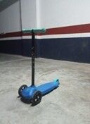 Patinete infantil azul de 3 ruedas