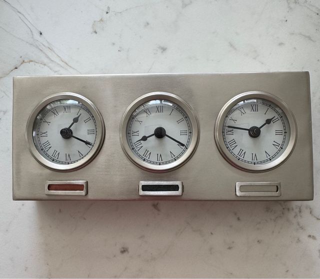 Reloj triple huso horario en acero