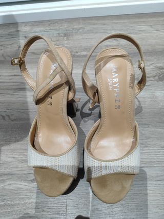 Sandalias tacón beige