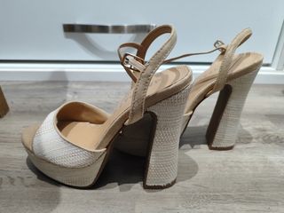 Sandalias tacón beige
