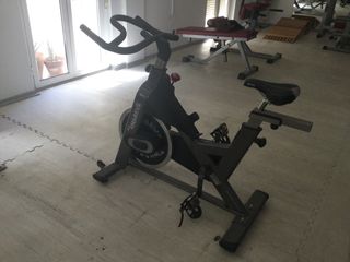 Bicicleta spinning Tomahawk Solo recogida a mano.