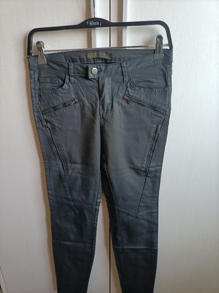 Lote 4 pantalones, regalo cinturón Zara 
