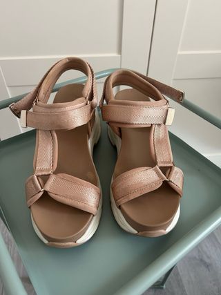 Sandalias Stradivarius beige nº37