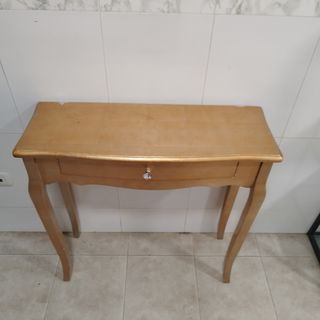 Aparador dorado con cajón