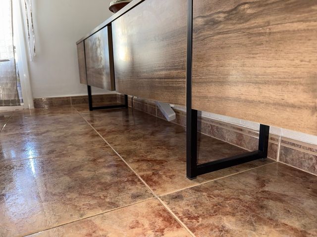 Mueble TV marrón y negro