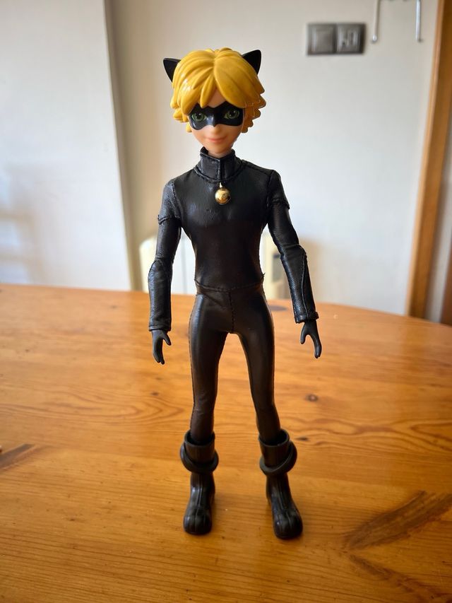 Muñeco Cat Noir Ladybug - 30cm