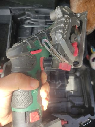 Mini sierra circular Parkside + cargador + 2 bater