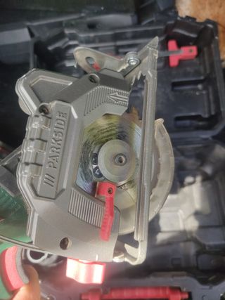 Mini sierra circular Parkside + cargador + 2 bater