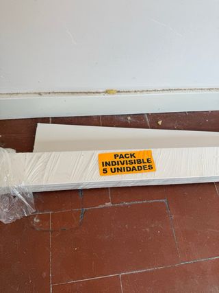 Puerta blanca interior - Habitación