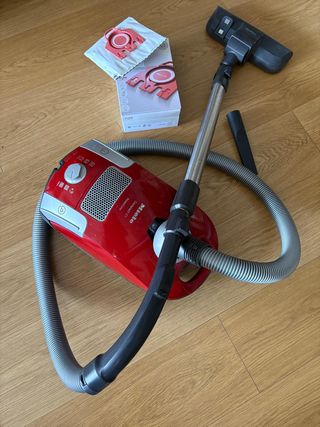 Aspiradora Miele Compact C1 roja