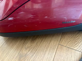 Aspiradora Miele Compact C1 roja