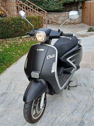 Ciclomotor UM Chill 50cc negra