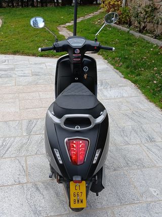 Ciclomotor UM Chill 50cc negra