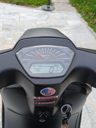 Ciclomotor UM Chill 50cc negra